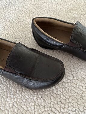 Children’s PlaceBoys Slip on Loafer Size 3 Dark Brown
